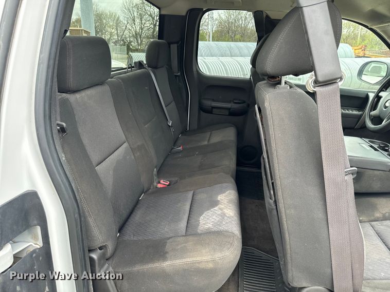 image for item EJ0401 2010 Chevrolet  Silverado 1500 Ext. Cab pickup truck