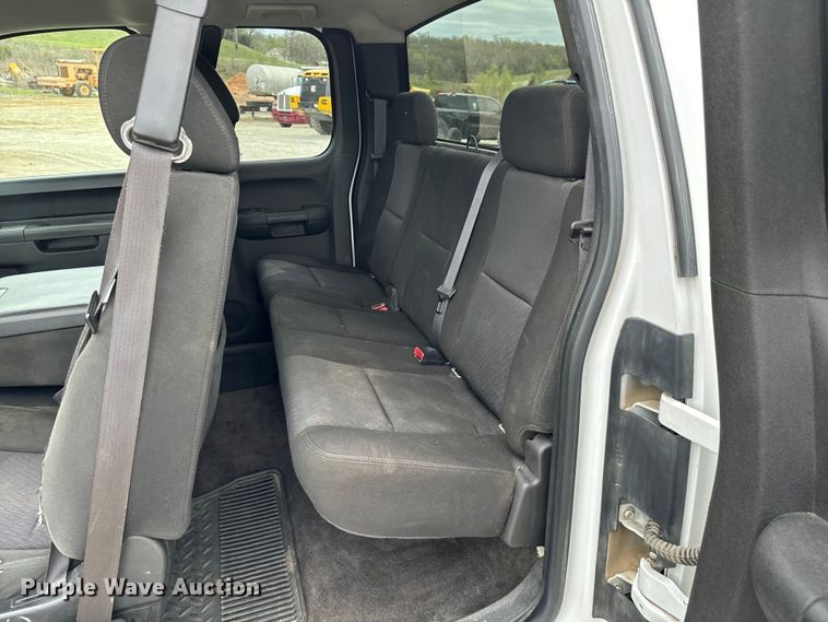 image for item EJ0401 2010 Chevrolet  Silverado 1500 Ext. Cab pickup truck