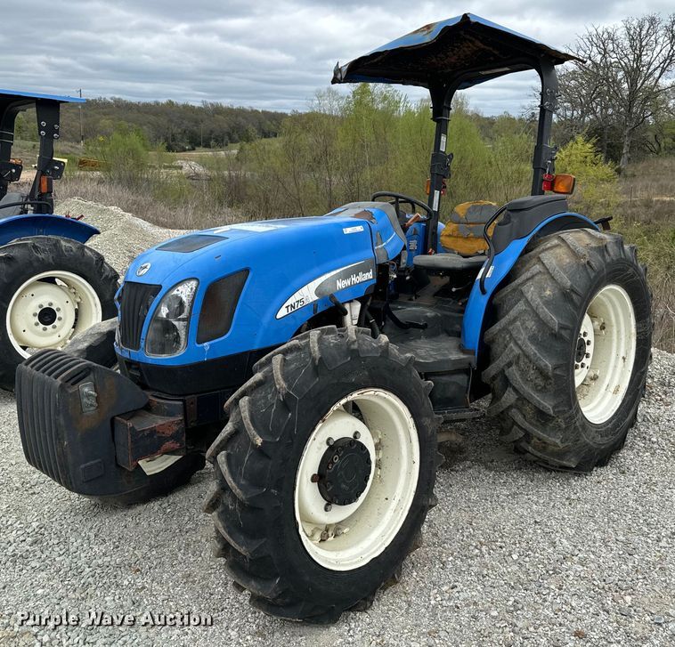 image for item EJ0403 2006 New Holland TN75A MFWD tractor