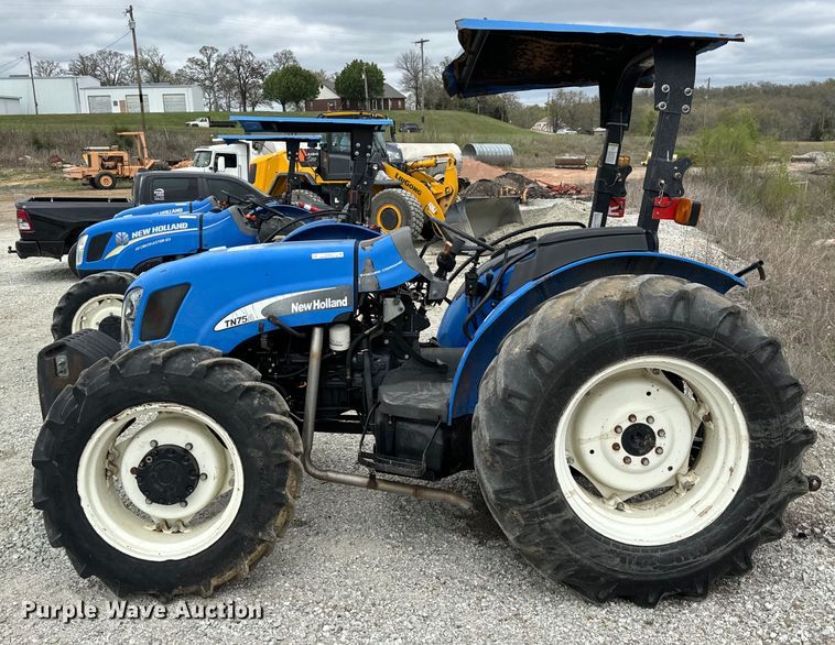 image for item EJ0403 2006 New Holland TN75A MFWD tractor
