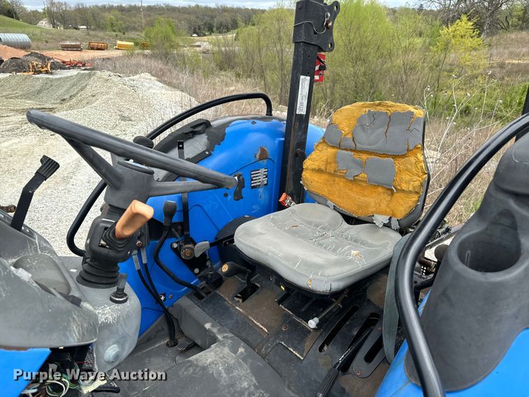 image for item EJ0403 2006 New Holland TN75A MFWD tractor