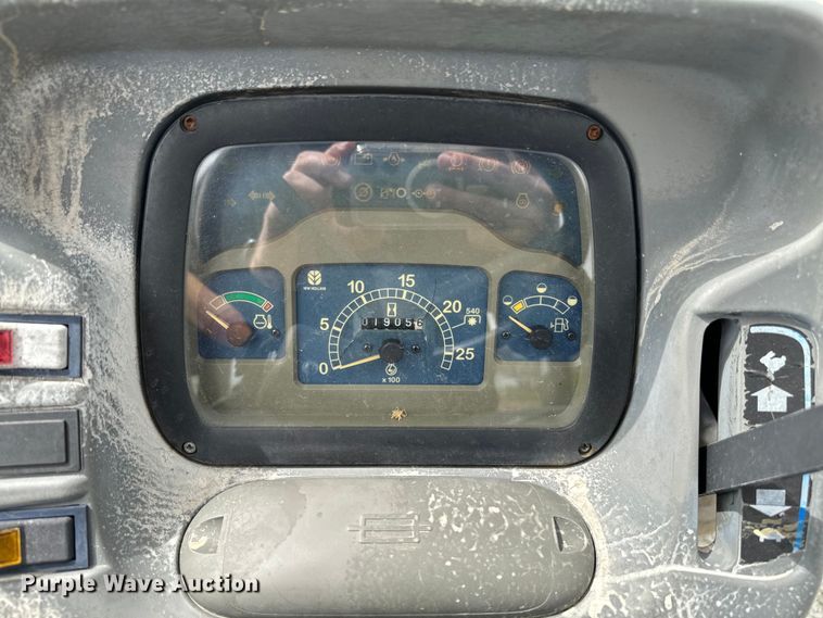 image for item EJ0403 2006 New Holland TN75A MFWD tractor