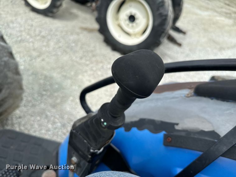 image for item EJ0403 2006 New Holland TN75A MFWD tractor