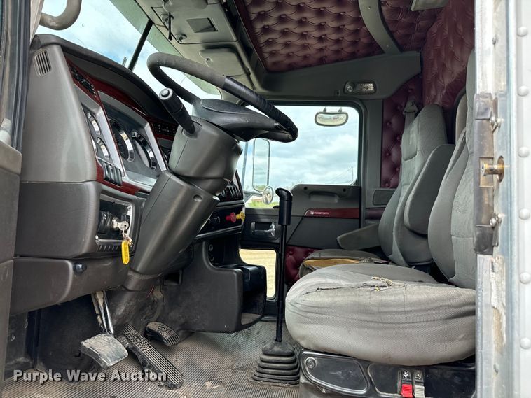 image for item EJ0406 2007 Kenworth  T600 dump truck