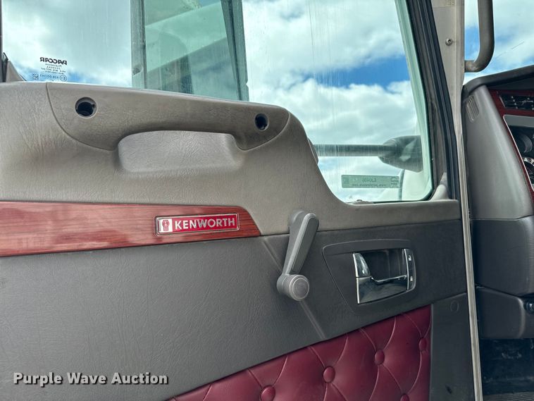 image for item EJ0406 2007 Kenworth  T600 dump truck