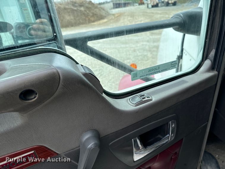 image for item EJ0406 2007 Kenworth  T600 dump truck