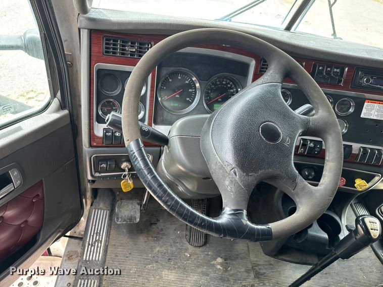 image for item EJ0406 2007 Kenworth  T600 dump truck