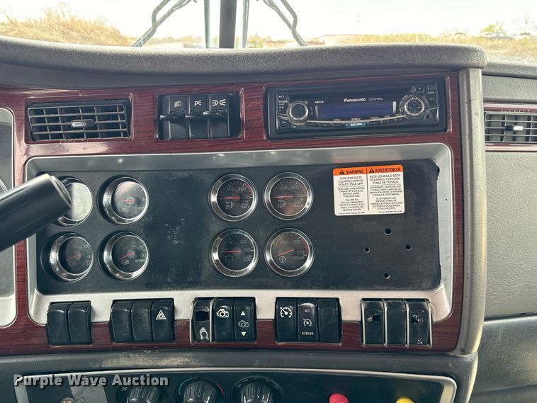 image for item EJ0406 2007 Kenworth  T600 dump truck