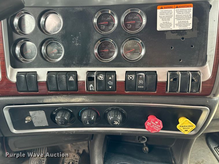 image for item EJ0406 2007 Kenworth  T600 dump truck