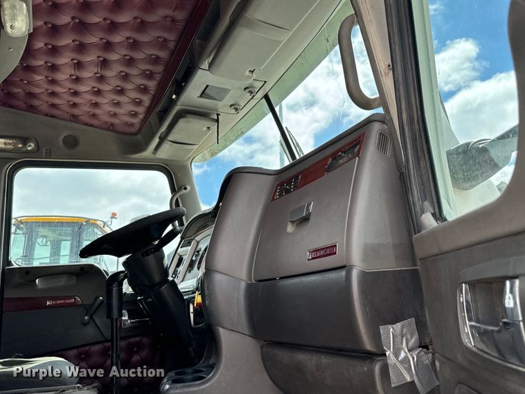 image for item EJ0406 2007 Kenworth  T600 dump truck