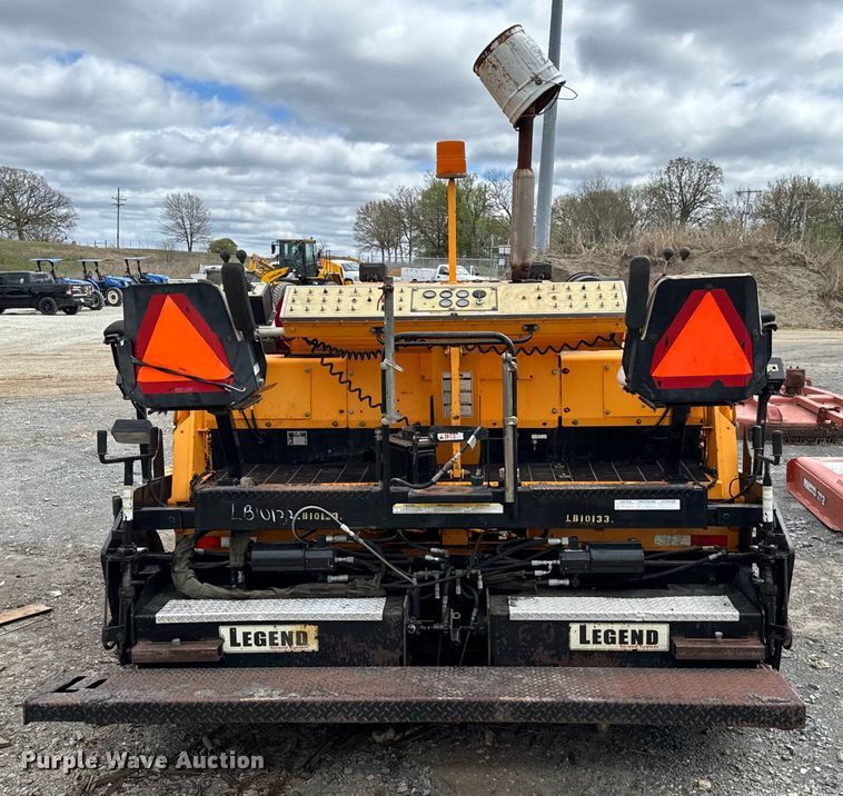 image for item EJ0411 Leeboy 8515 paver