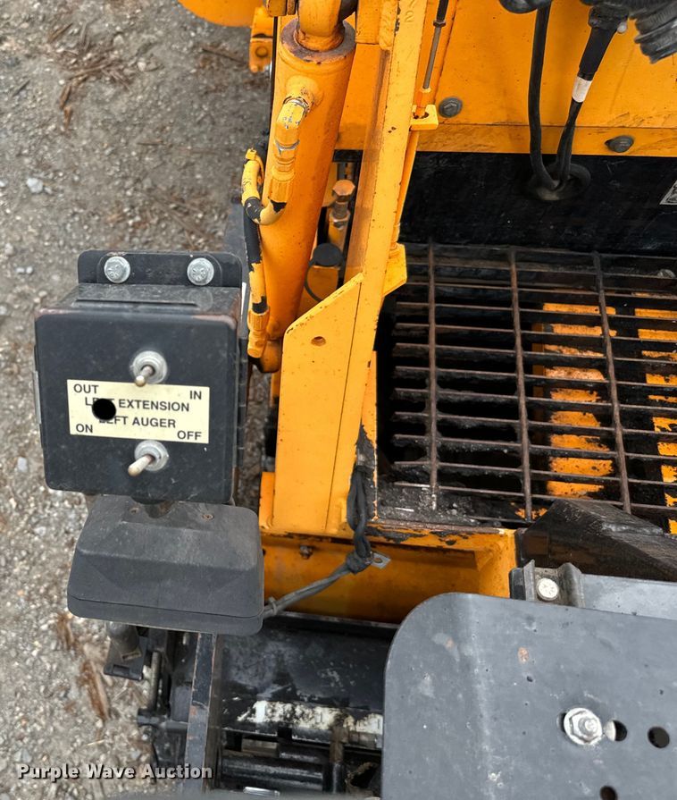 image for item EJ0411 Leeboy 8515 paver