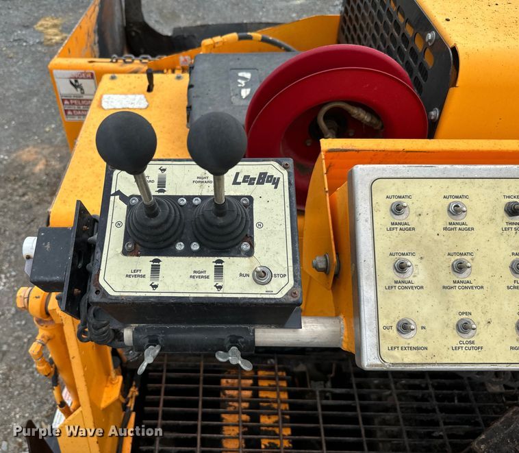 image for item EJ0411 Leeboy 8515 paver