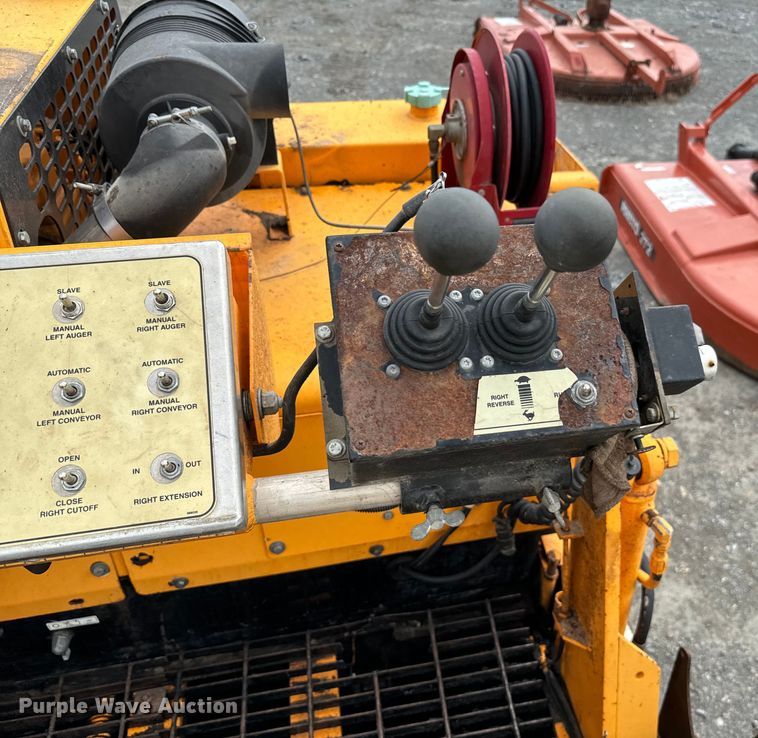 image for item EJ0411 Leeboy 8515 paver