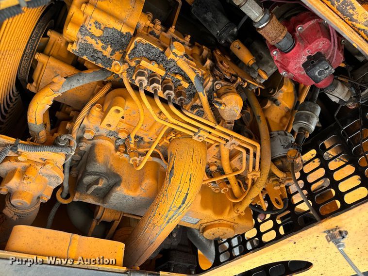 image for item EJ0411 Leeboy 8515 paver