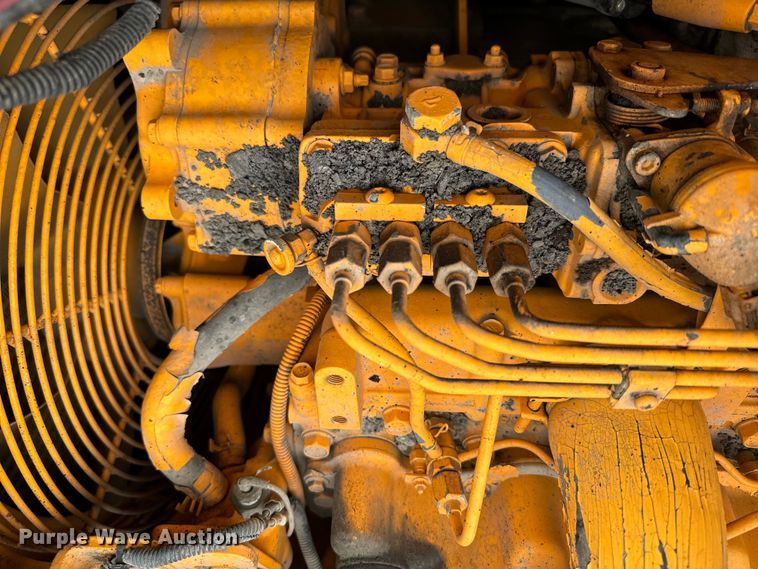 image for item EJ0411 Leeboy 8515 paver