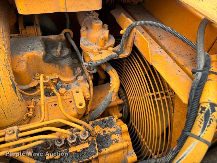 image for item EJ0411 Leeboy 8515 paver