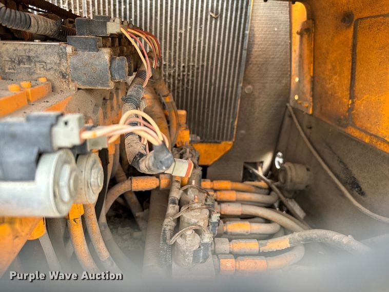 image for item EJ0411 Leeboy 8515 paver