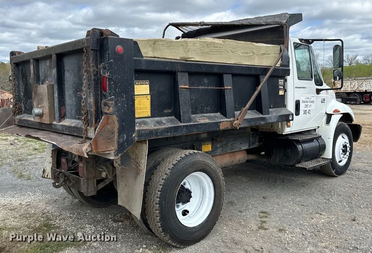 image for item EJ0412 2003 International  4300 dump truck