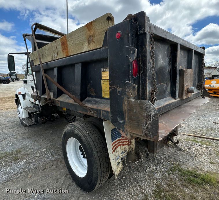 image for item EJ0412 2003 International  4300 dump truck