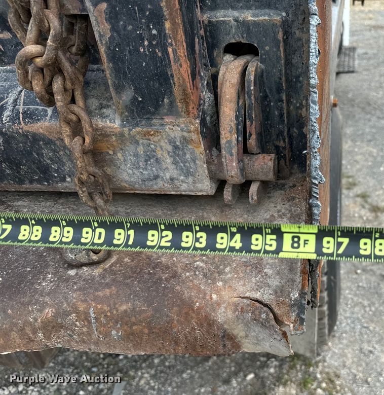 image for item EJ0412 2003 International  4300 dump truck