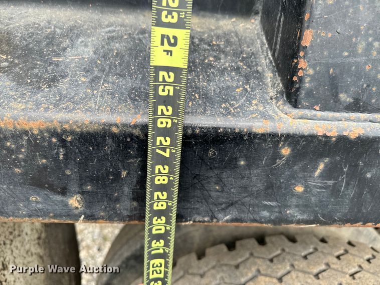 image for item EJ0412 2003 International  4300 dump truck