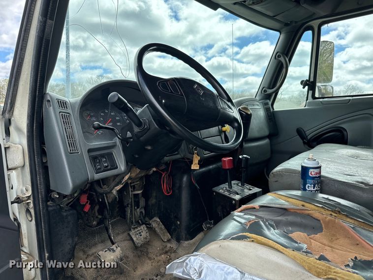 image for item EJ0412 2003 International  4300 dump truck