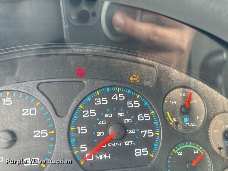 image for item EJ0412 2003 International  4300 dump truck