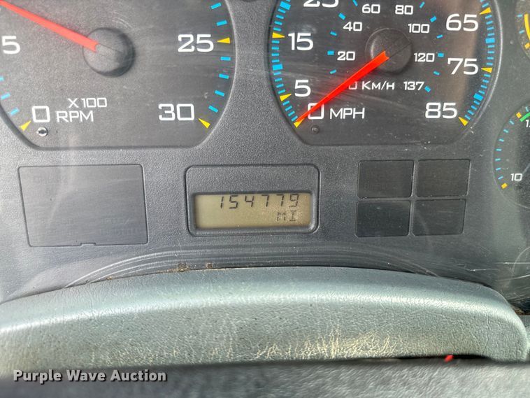 image for item EJ0412 2003 International  4300 dump truck