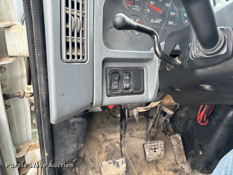 image for item EJ0412 2003 International  4300 dump truck