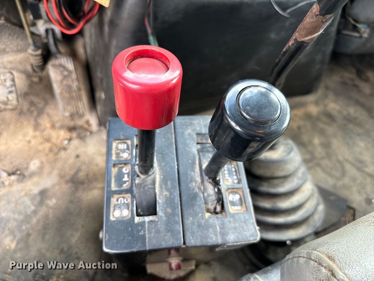 image for item EJ0412 2003 International  4300 dump truck