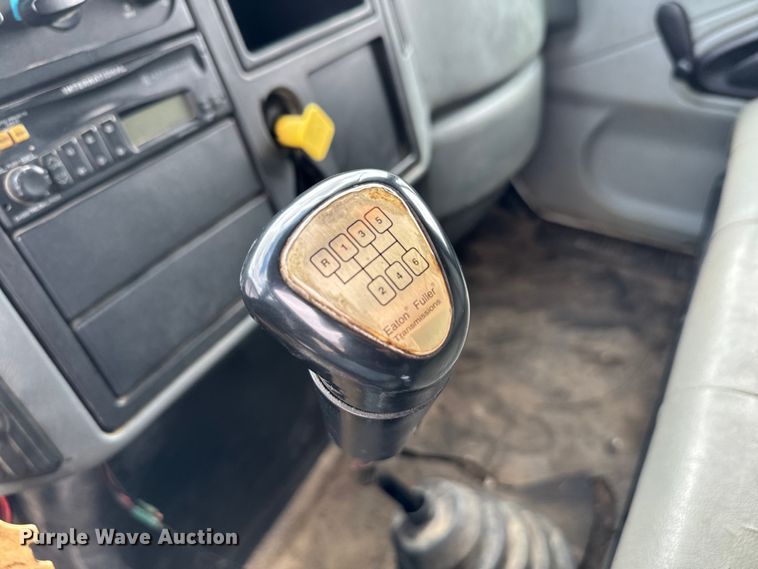 image for item EJ0412 2003 International  4300 dump truck