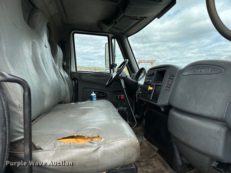 image for item EJ0412 2003 International  4300 dump truck