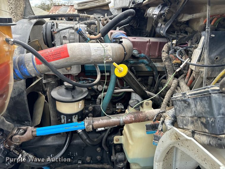 image for item EJ0412 2003 International  4300 dump truck