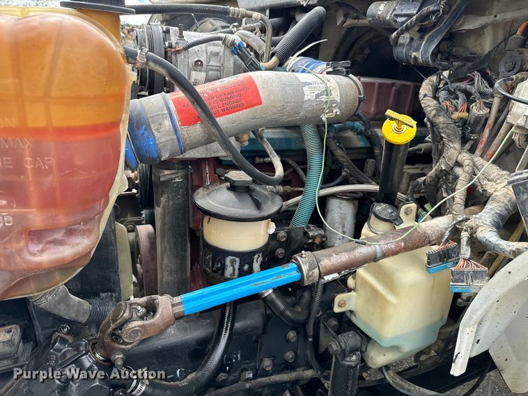 image for item EJ0412 2003 International  4300 dump truck