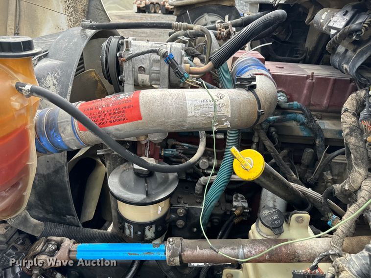 image for item EJ0412 2003 International  4300 dump truck