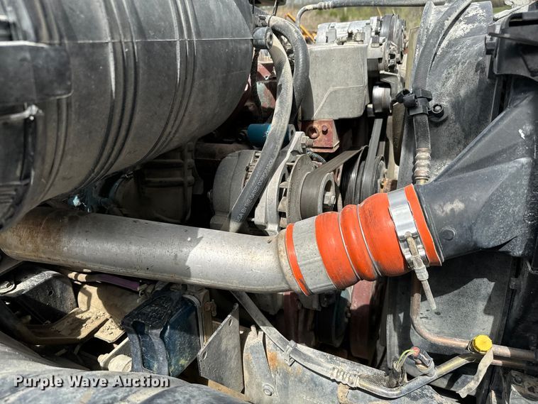 image for item EJ0412 2003 International  4300 dump truck