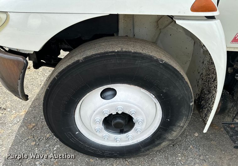 image for item EJ0412 2003 International  4300 dump truck