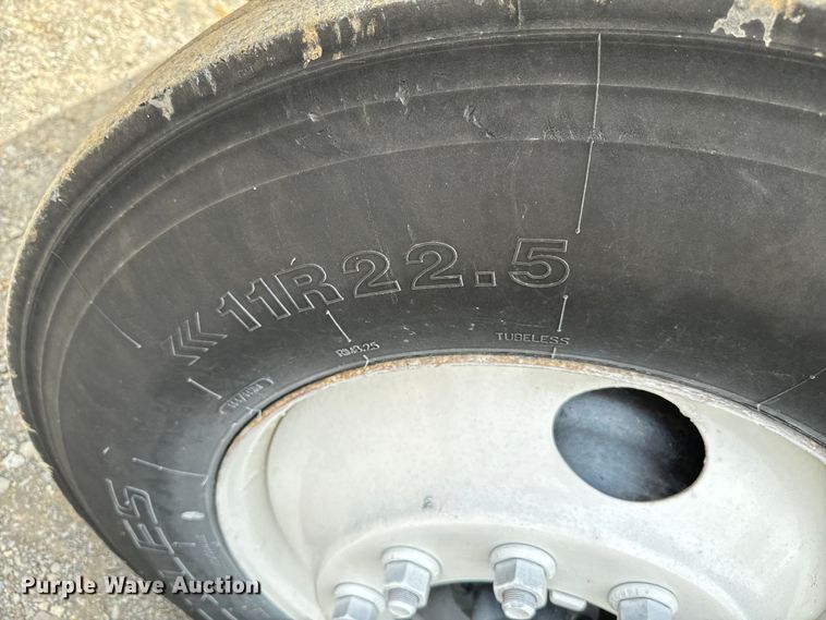 image for item EJ0412 2003 International  4300 dump truck