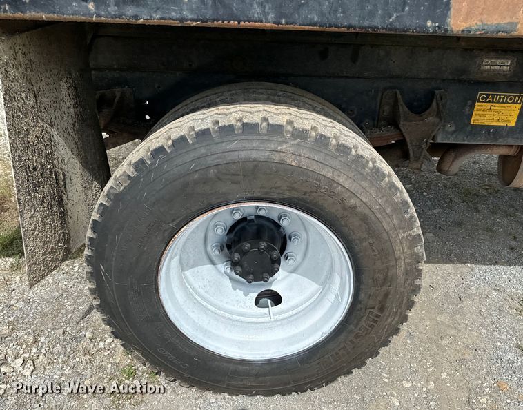 image for item EJ0412 2003 International  4300 dump truck