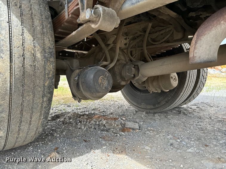 image for item EJ0412 2003 International  4300 dump truck