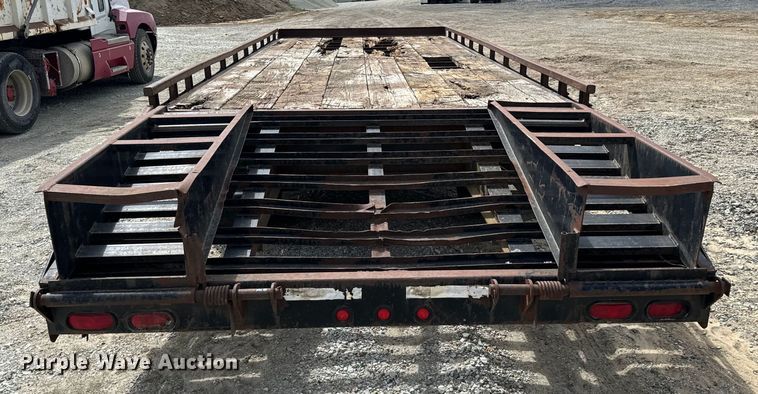 image for item EJ0422 2004 May Trailer  equipment trailer