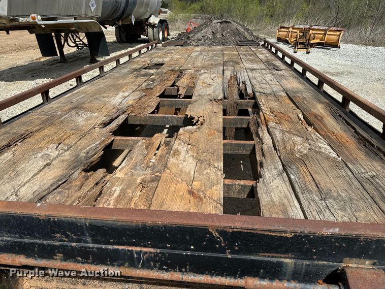 image for item EJ0422 2004 May Trailer  equipment trailer