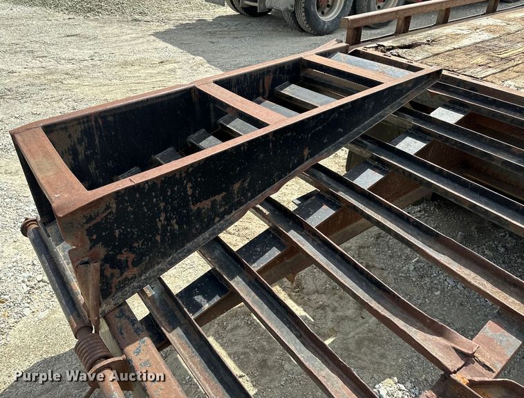 image for item EJ0422 2004 May Trailer  equipment trailer