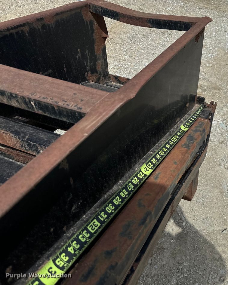 image for item EJ0422 2004 May Trailer  equipment trailer