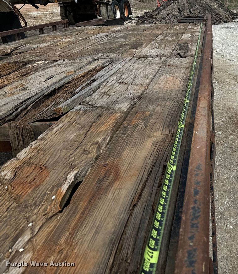 image for item EJ0422 2004 May Trailer  equipment trailer