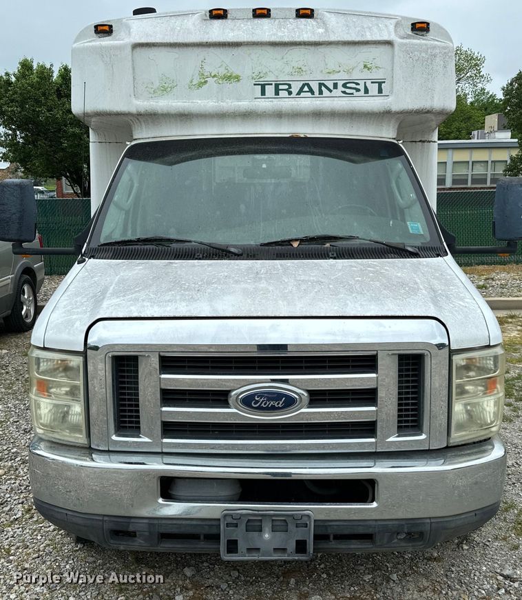 image for item EJ0563 2009 Ford E450 shuttle bus