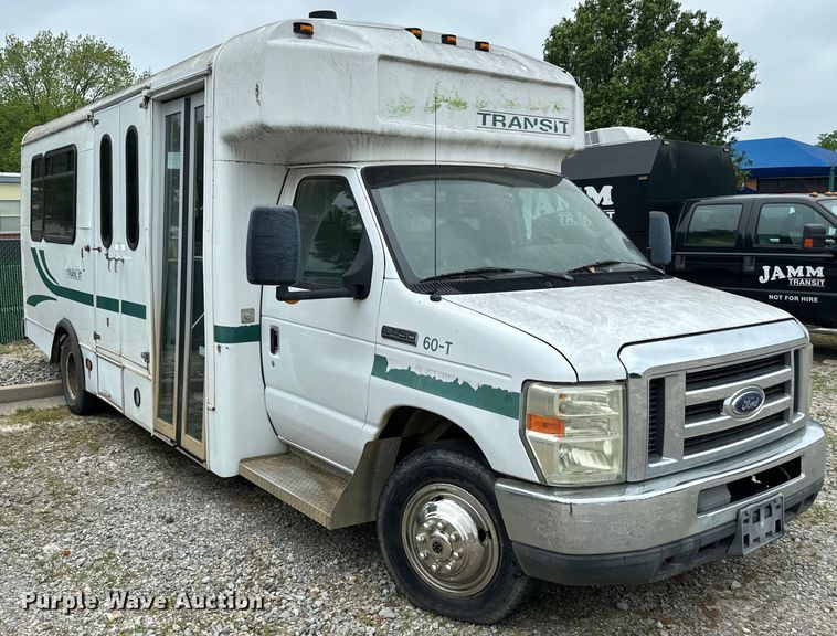 image for item EJ0563 2009 Ford E450 shuttle bus
