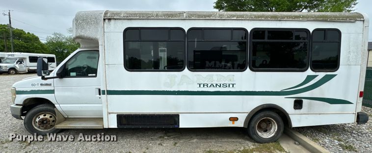image for item EJ0563 2009 Ford E450 shuttle bus