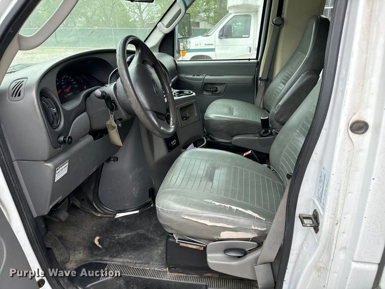 image for item EJ0563 2009 Ford E450 shuttle bus